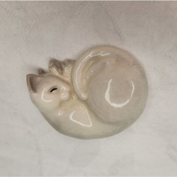 Miniature Ceramic Porcelain Cat - Picture 1 of 8